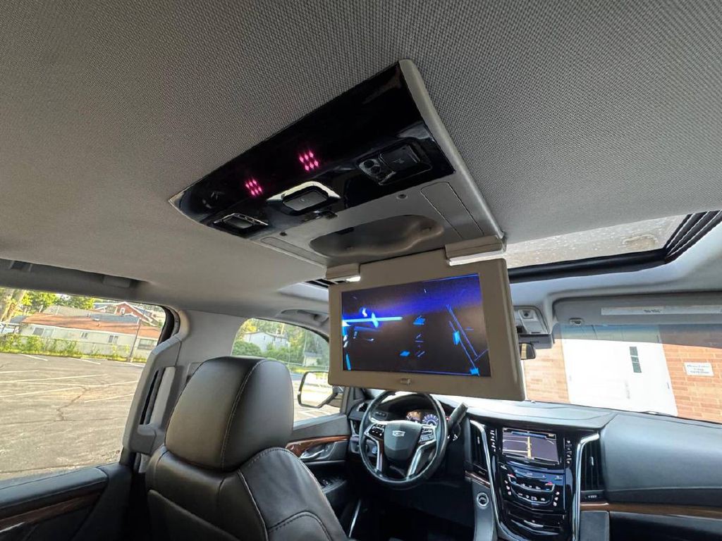 2017 Cadillac Escalade Image 16