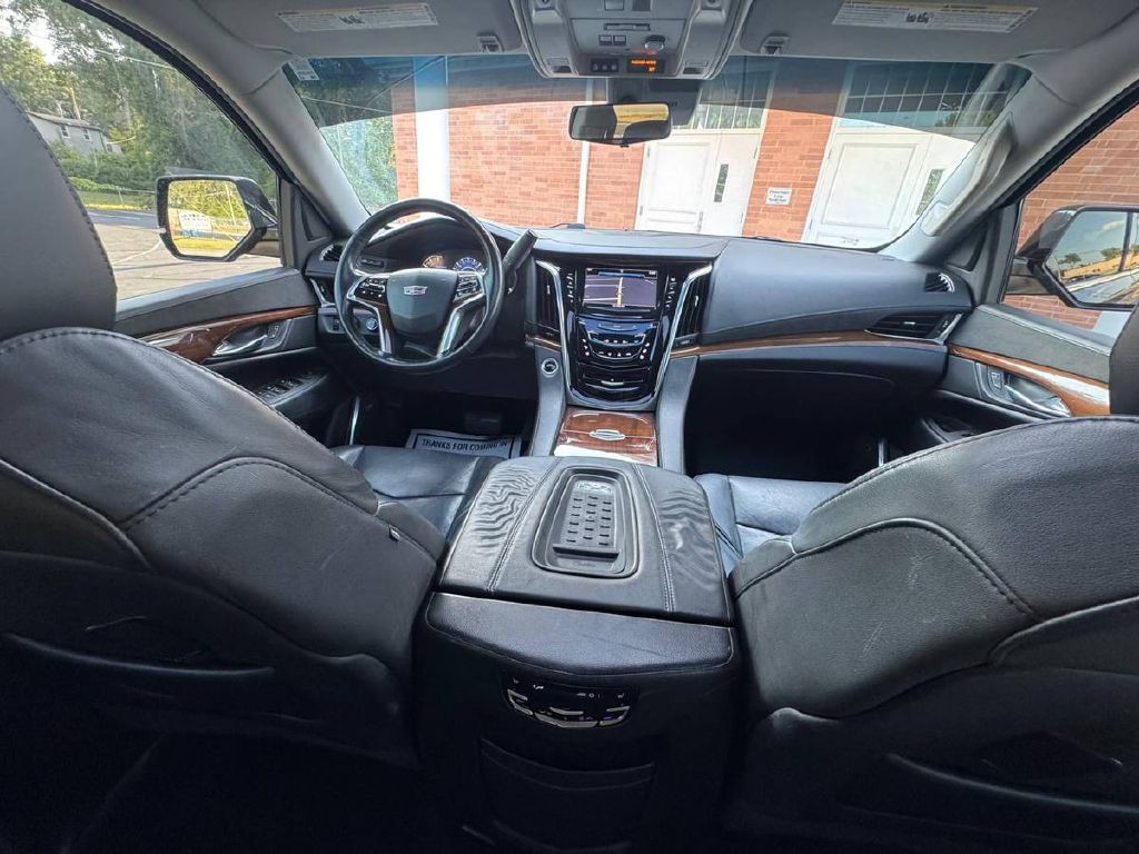 2017 Cadillac Escalade Image 17