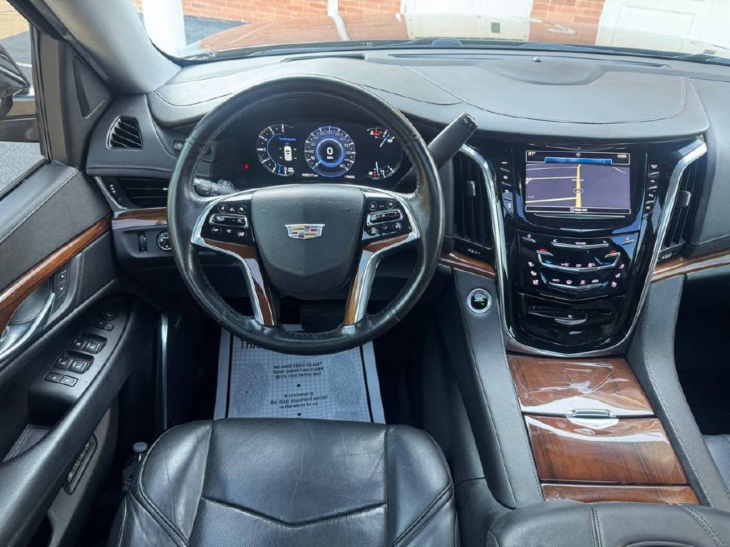 2017 Cadillac Escalade Image 19