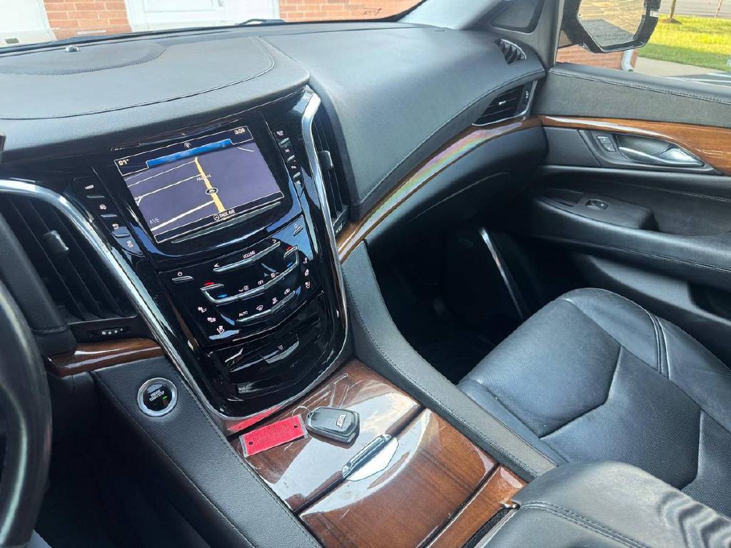 2017 Cadillac Escalade Image 20