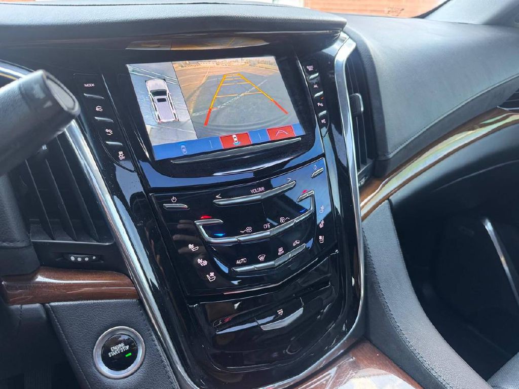 2017 Cadillac Escalade Image 21