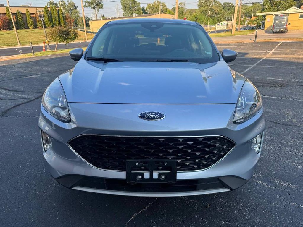 2022 Ford Escape Image 2