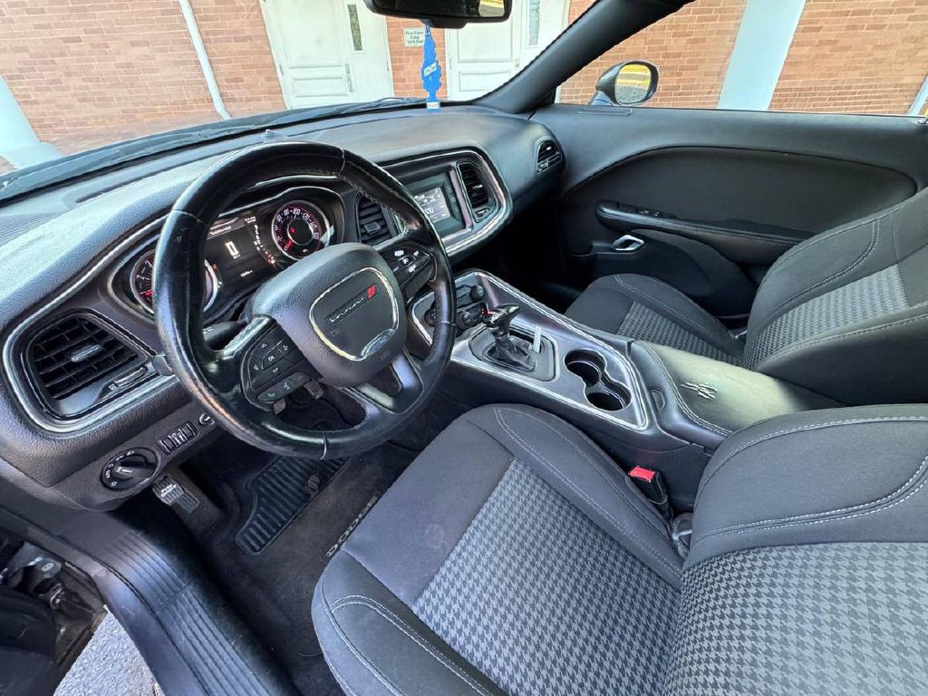 2015 Dodge Challenger Image 10