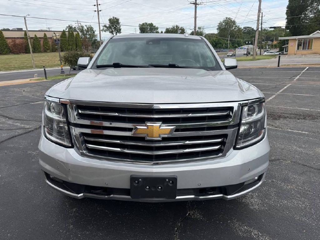 2017 Chevrolet Suburban Image 2