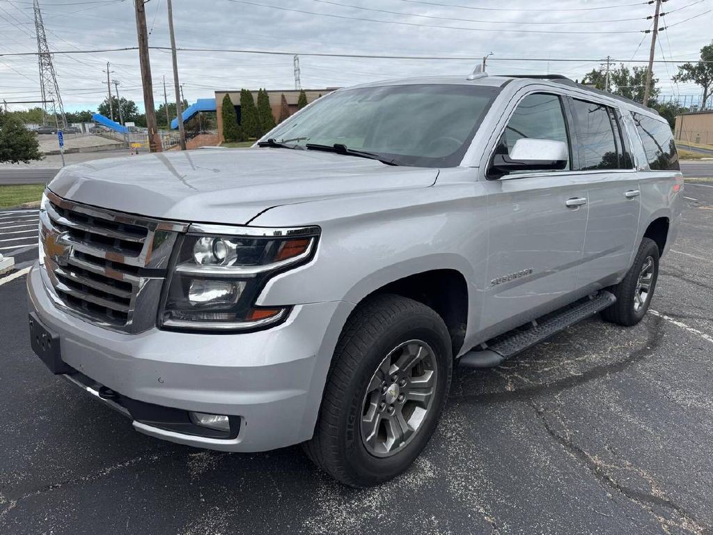 2017 Chevrolet Suburban Image 3