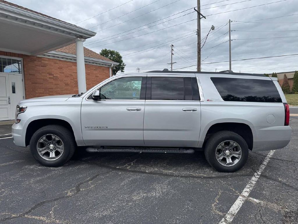 2017 Chevrolet Suburban Image 5