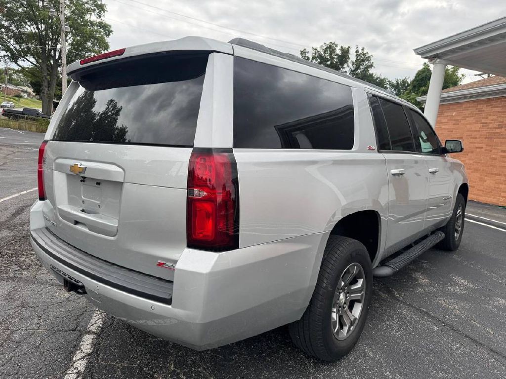 2017 Chevrolet Suburban Image 6