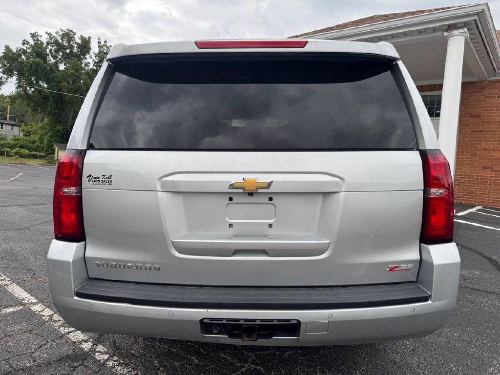 2017 Chevrolet Suburban Image 7