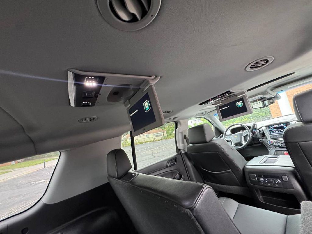 2017 Chevrolet Suburban Image 11