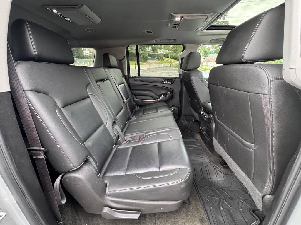 2017 Chevrolet Suburban Image 12