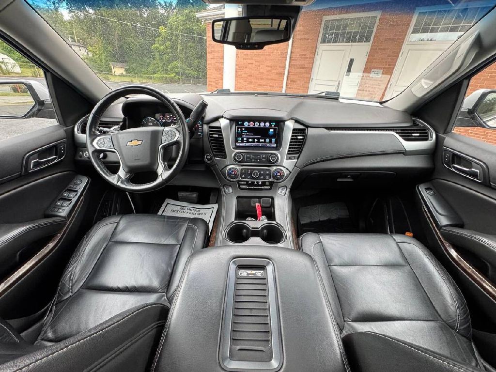 2017 Chevrolet Suburban Image 14
