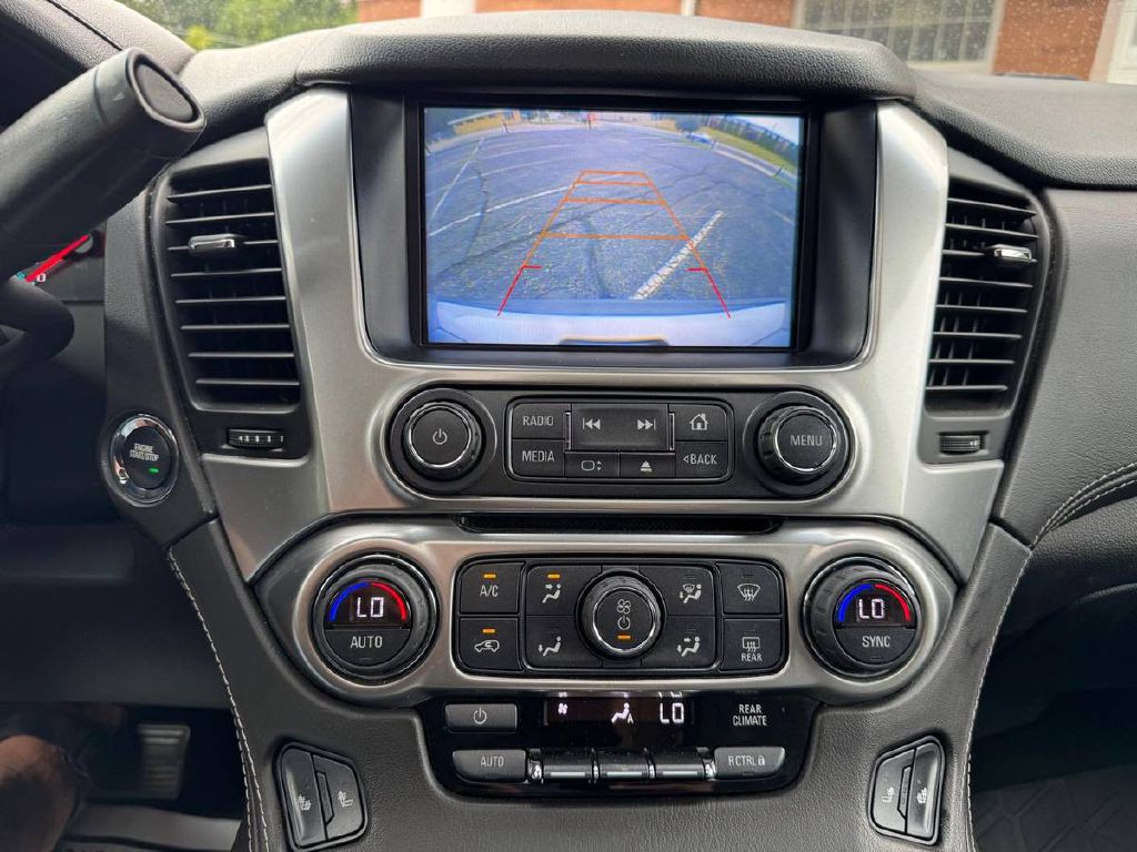 2017 Chevrolet Suburban Image 17