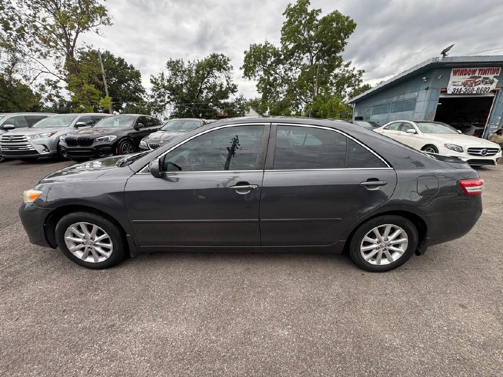 2011 Toyota Camry Image 5