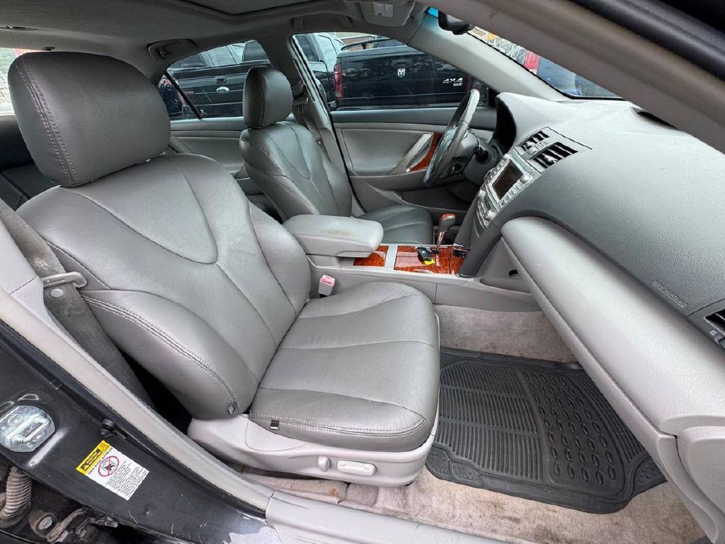 2011 Toyota Camry Image 11
