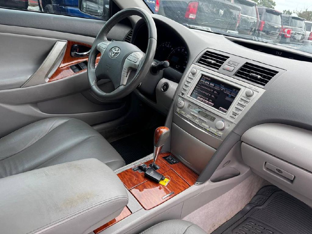 2011 Toyota Camry Image 13