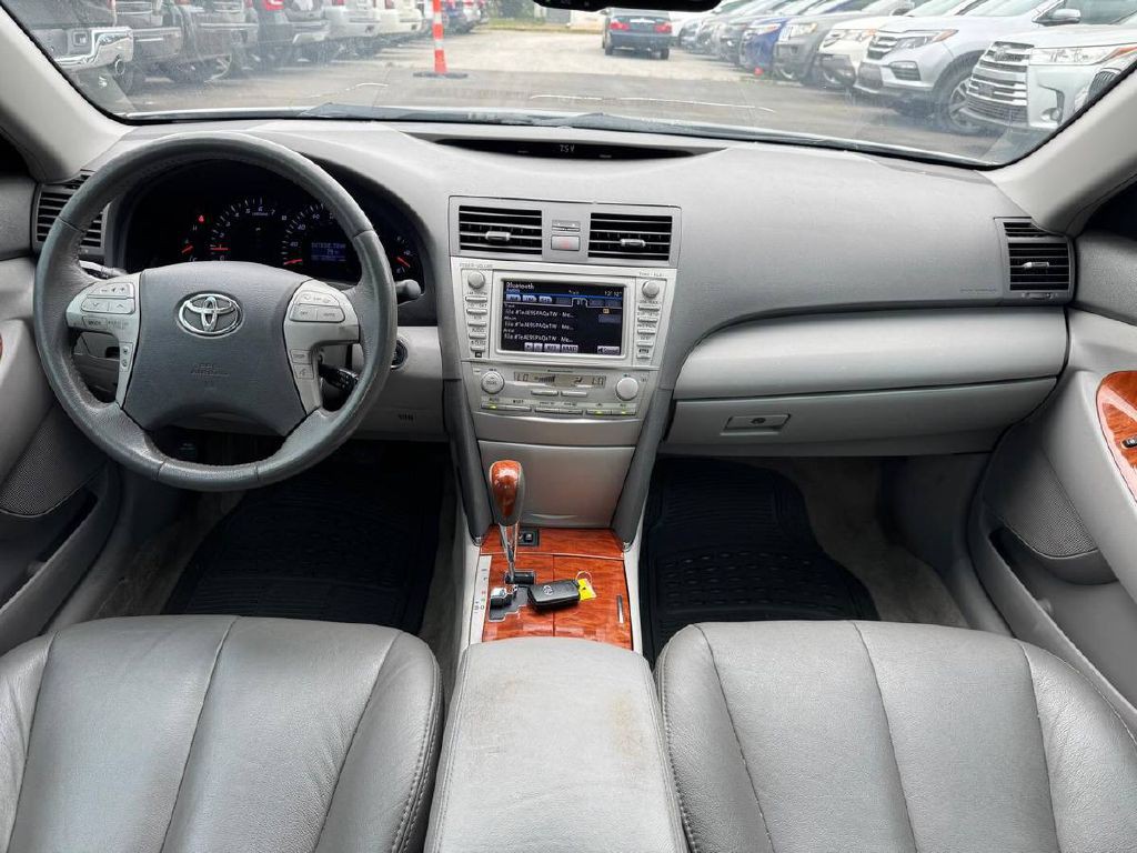 2011 Toyota Camry Image 16