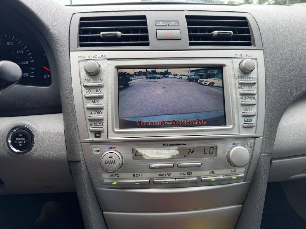 2011 Toyota Camry Image 17