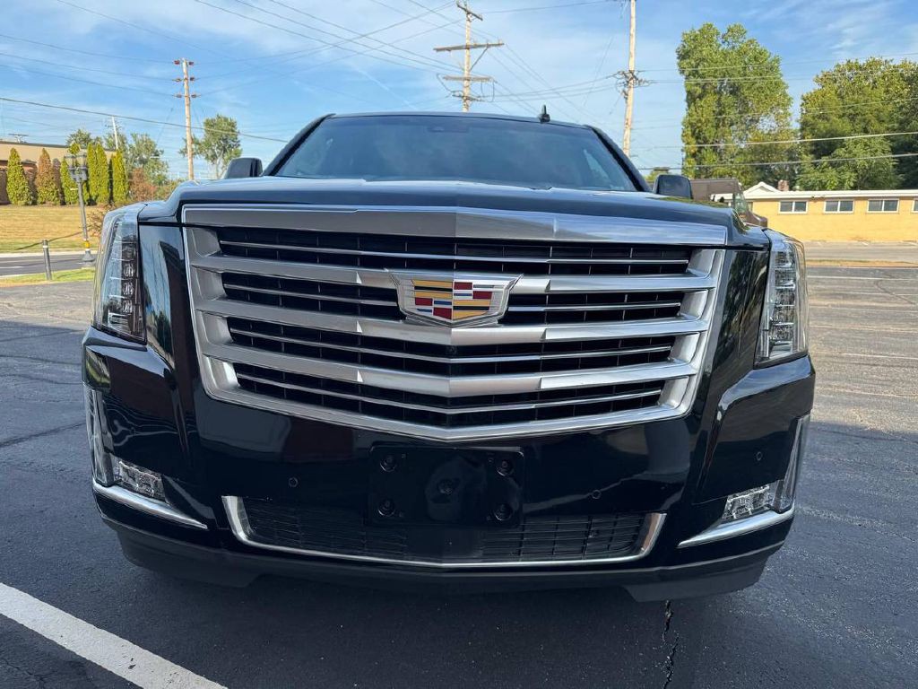 2016 Cadillac Escalade Image 2