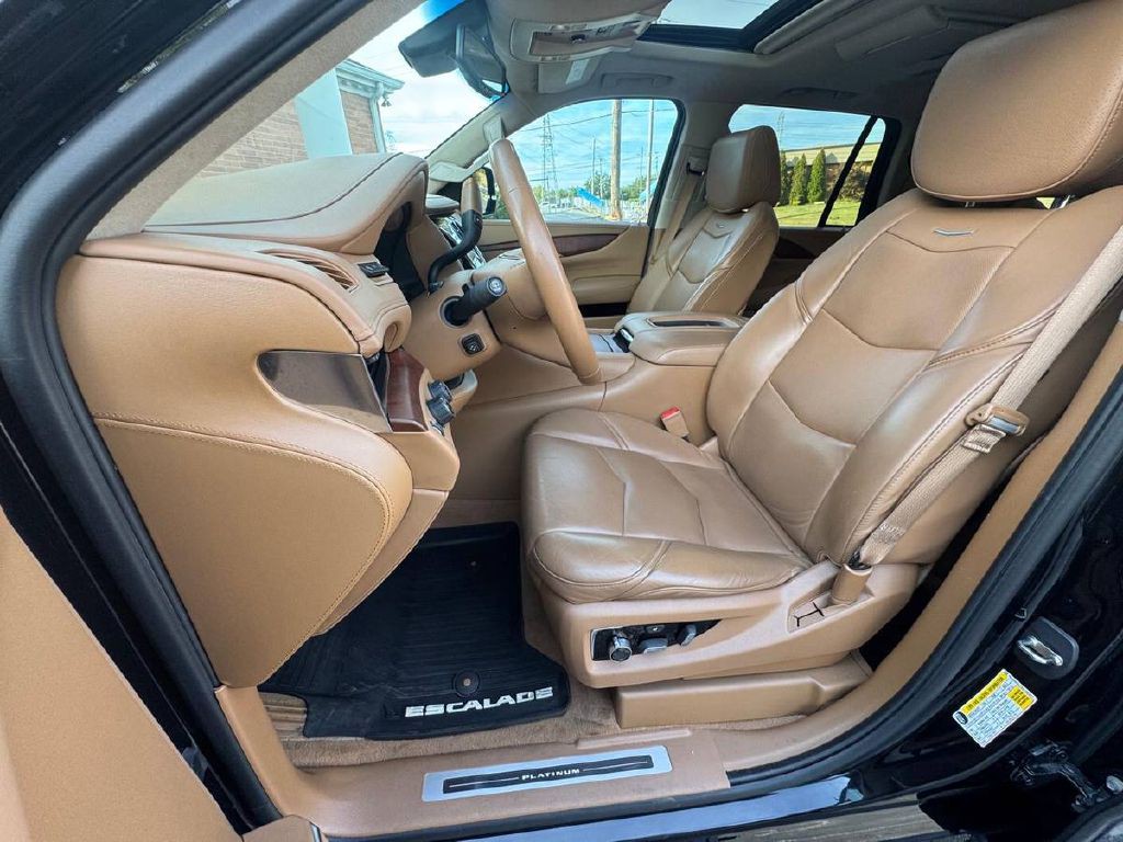 2016 Cadillac Escalade Image 9
