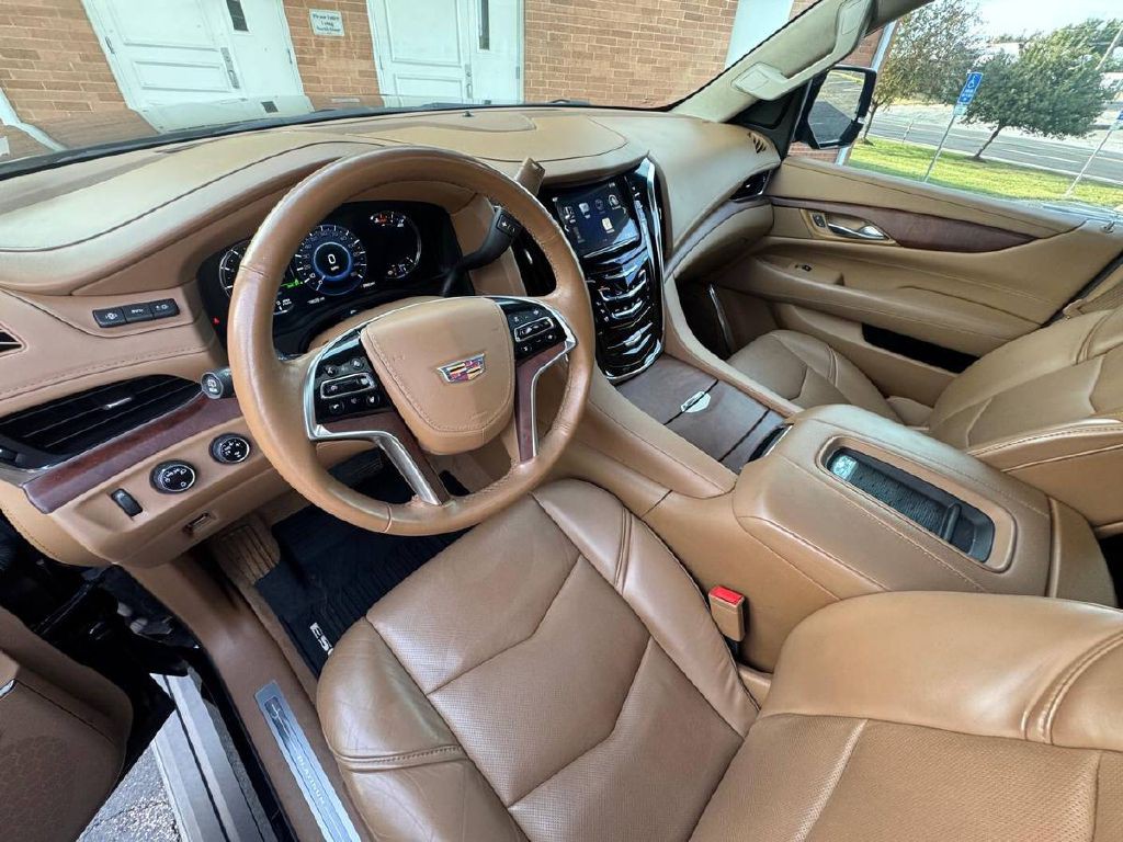 2016 Cadillac Escalade Image 10