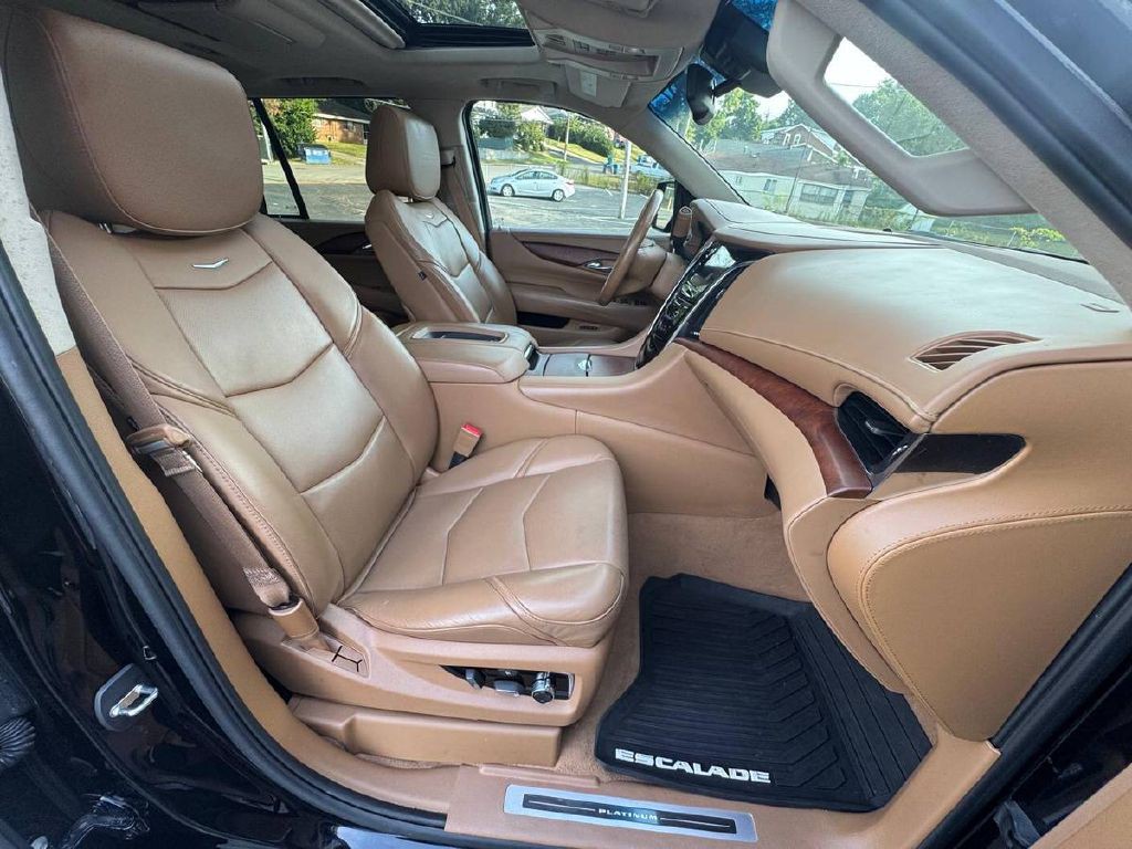 2016 Cadillac Escalade Image 11