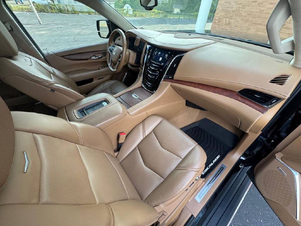 2016 Cadillac Escalade Image 12