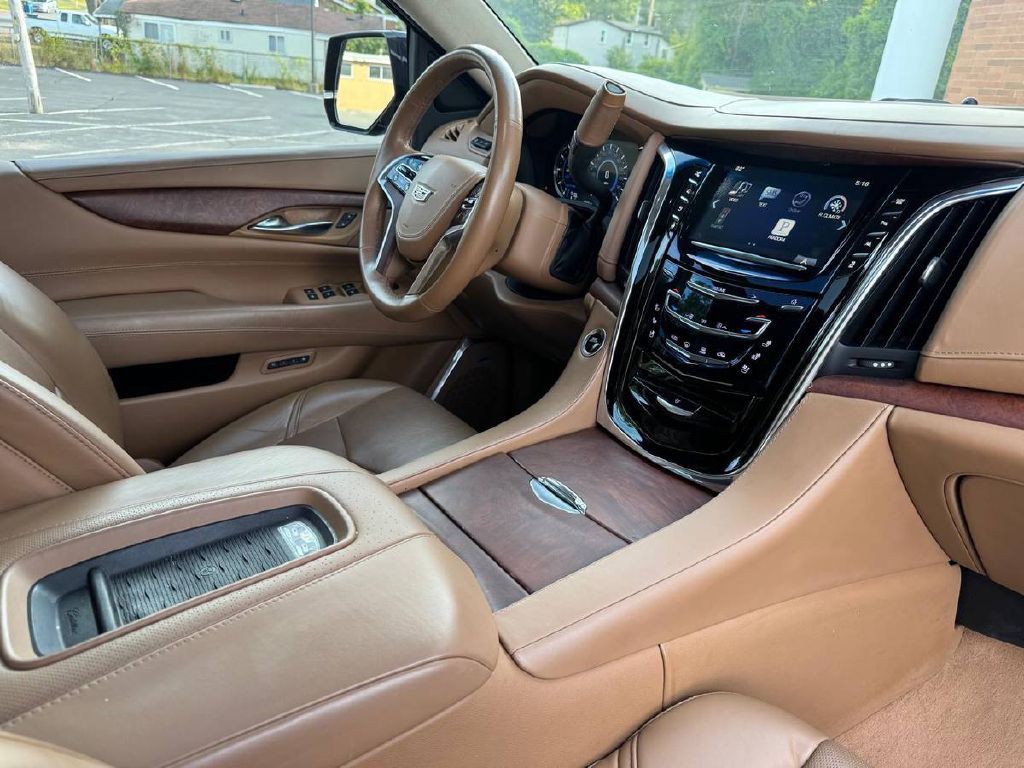 2016 Cadillac Escalade Image 13