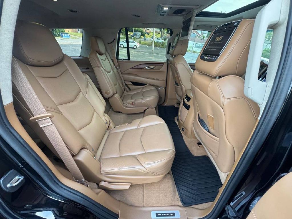 2016 Cadillac Escalade Image 14
