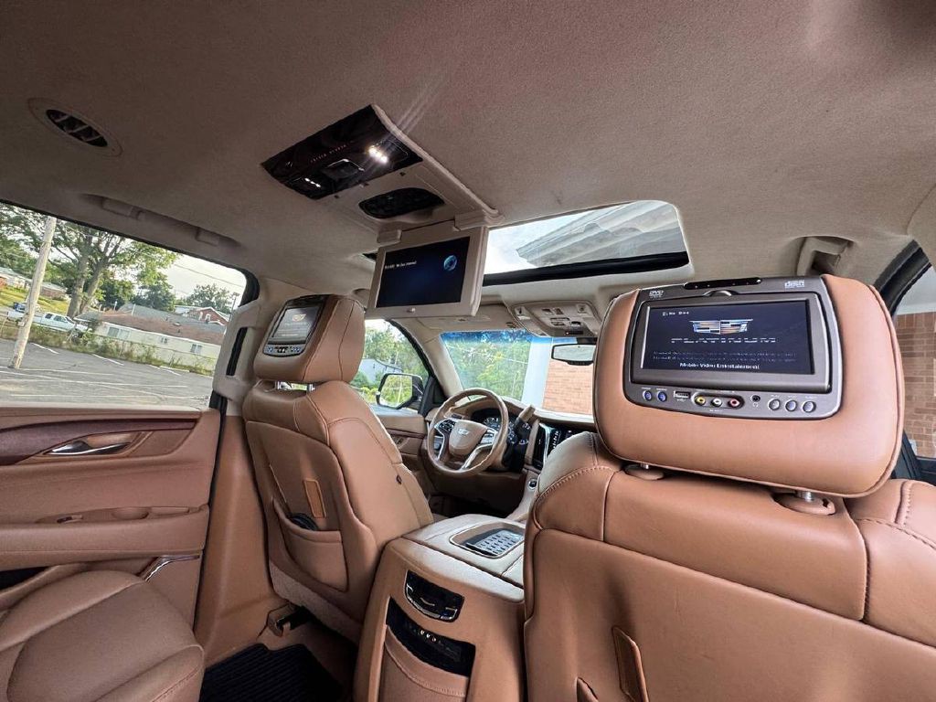 2016 Cadillac Escalade Image 16