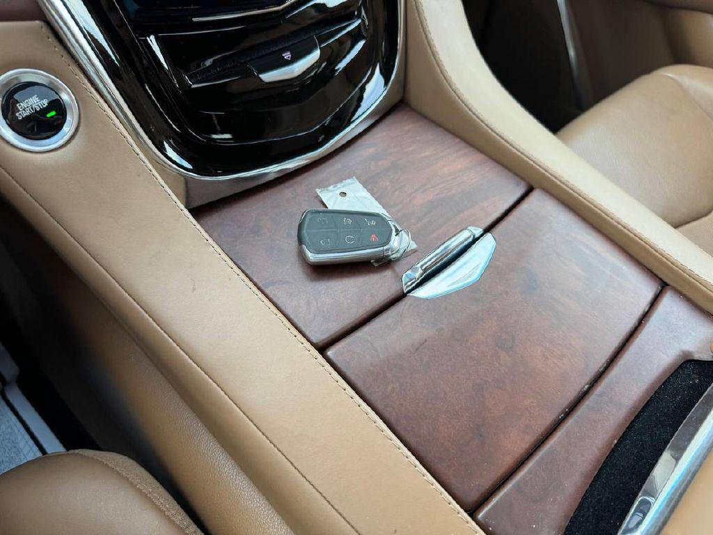 2016 Cadillac Escalade Image 21
