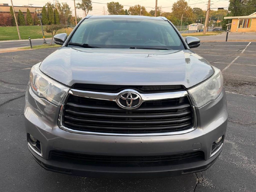 2016 Toyota Highlander Image 2