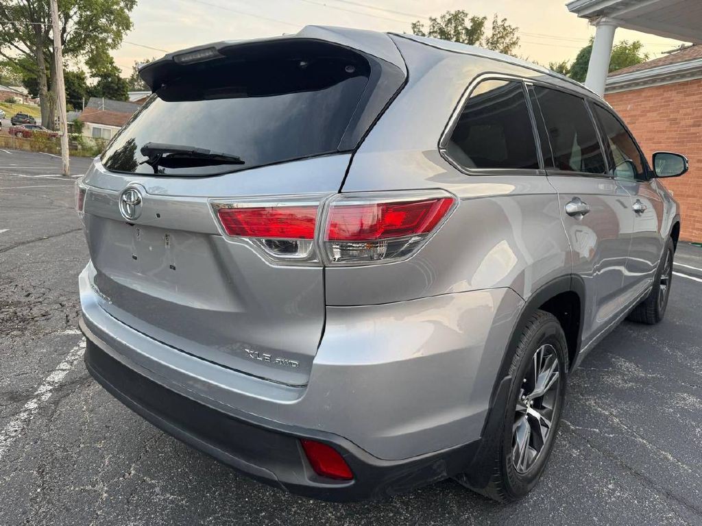 2016 Toyota Highlander Image 6
