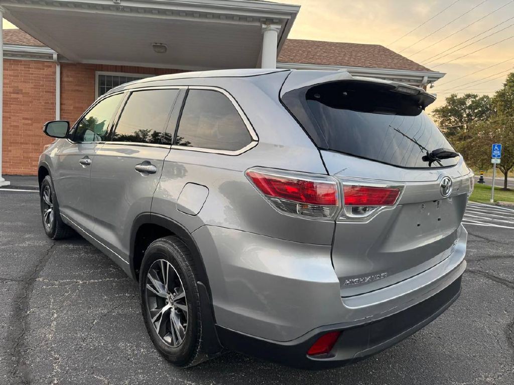 2016 Toyota Highlander Image 8