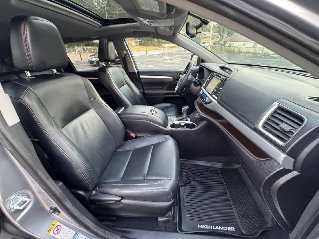 2016 Toyota Highlander Image 11