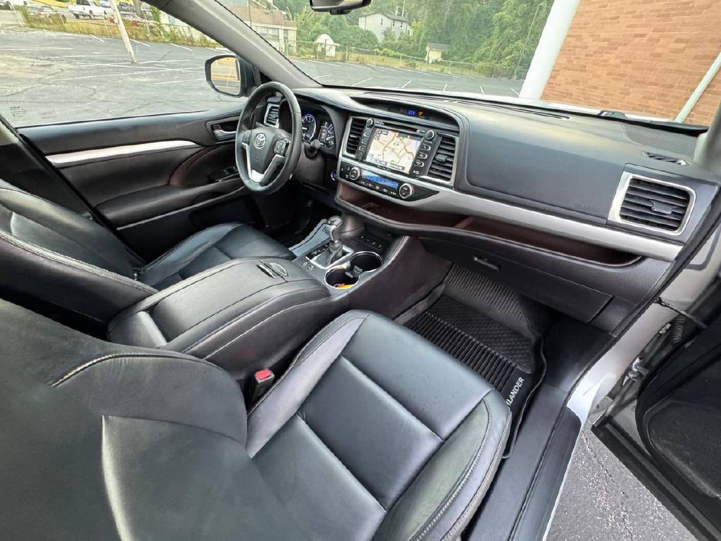 2016 Toyota Highlander Image 12