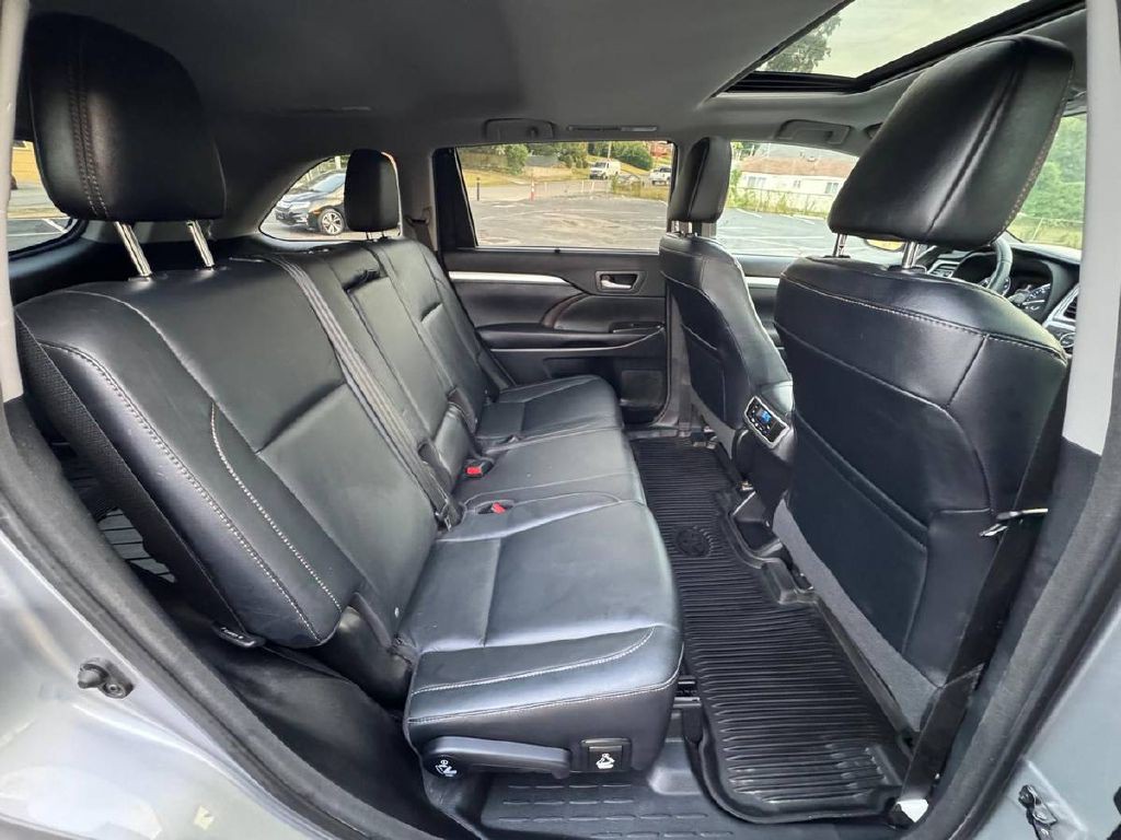 2016 Toyota Highlander Image 14