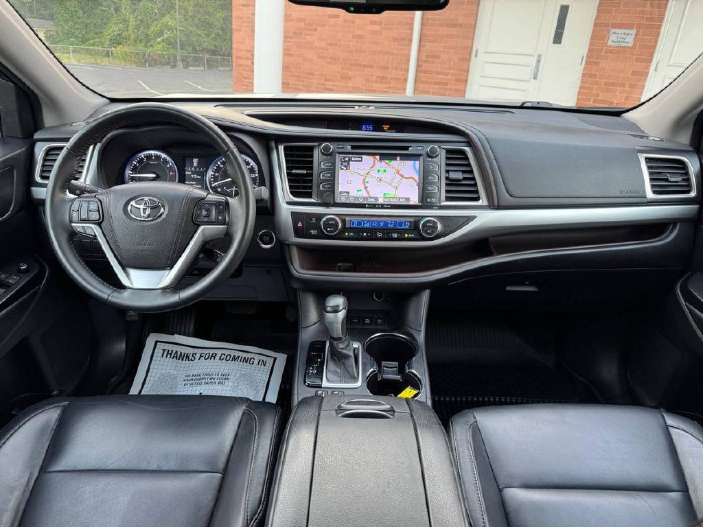 2016 Toyota Highlander Image 16