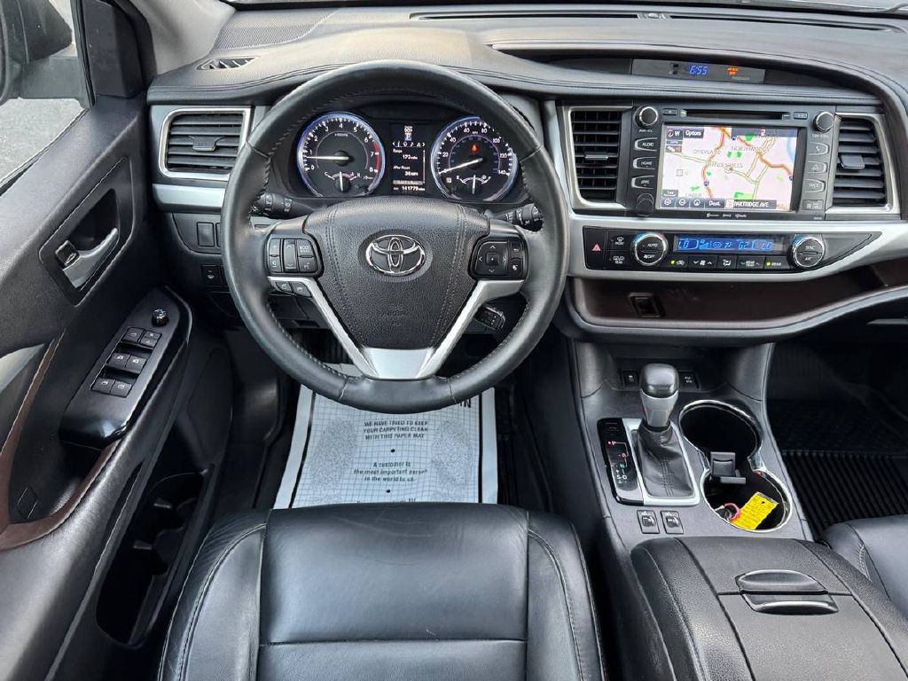 2016 Toyota Highlander Image 17