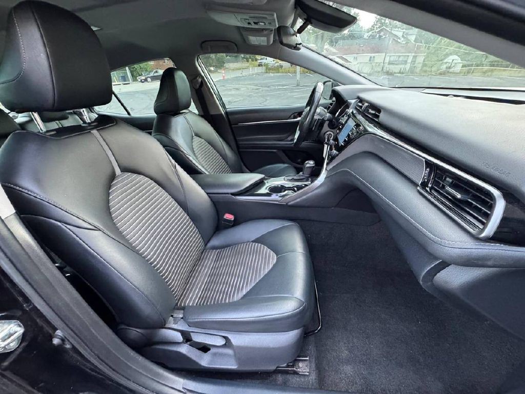 2020 Toyota Camry Image 11