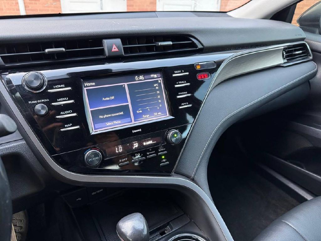 2020 Toyota Camry Image 19