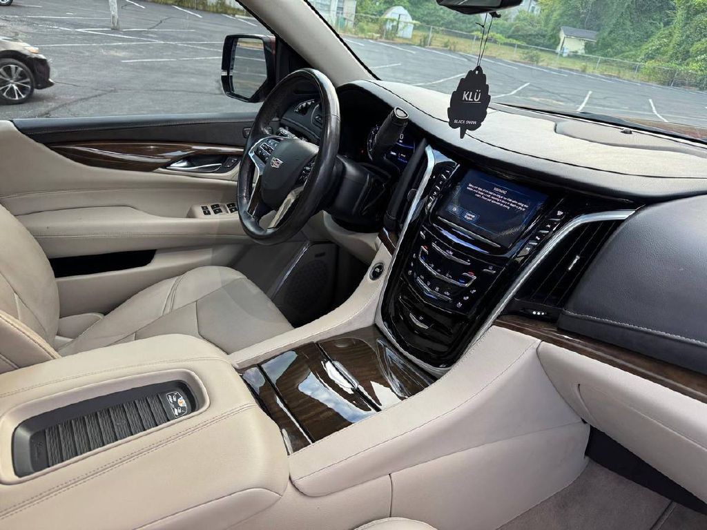 2020 Cadillac Escalade Image 13