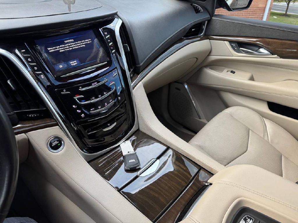 2020 Cadillac Escalade Image 21