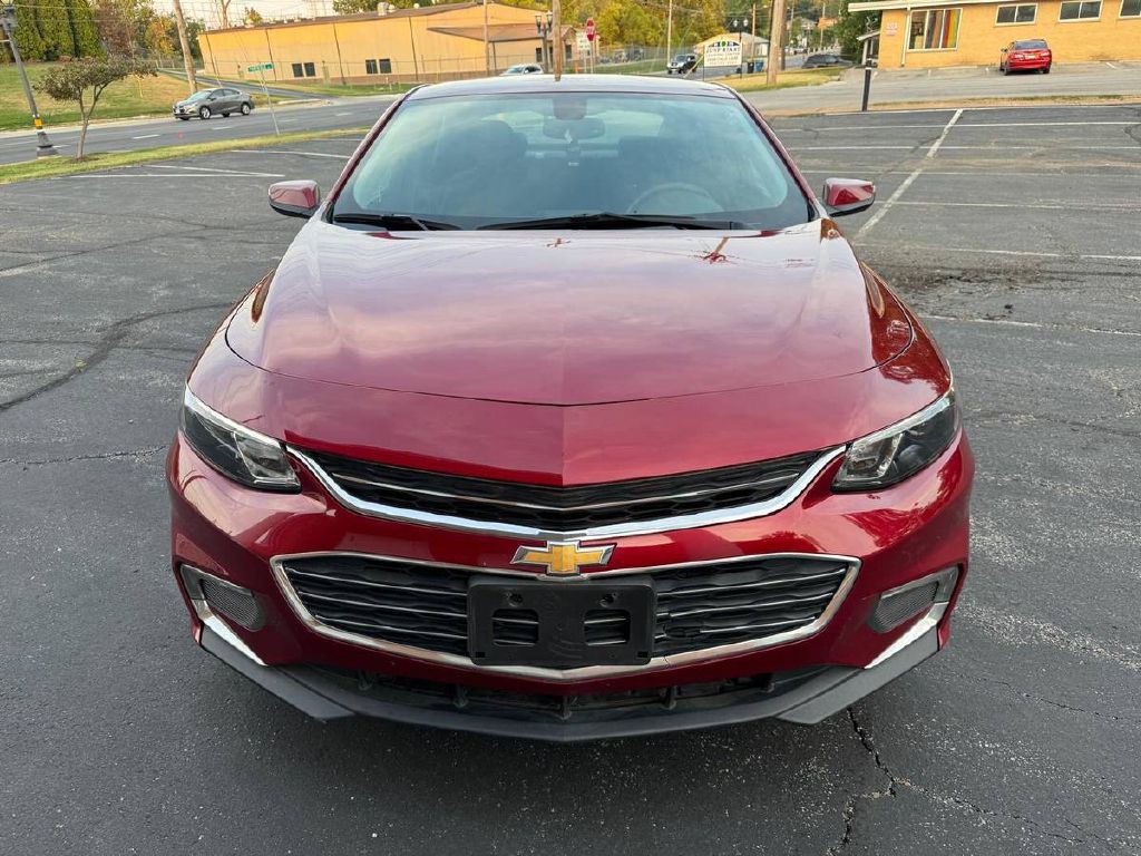 2018 Chevrolet Malibu Image 2