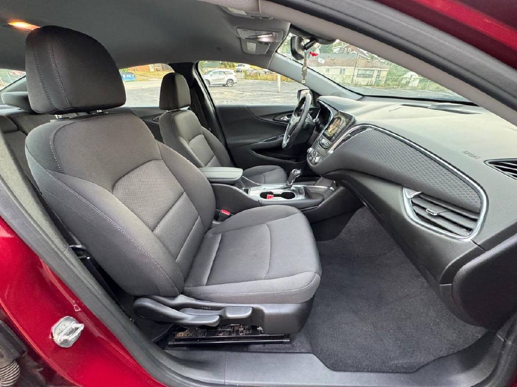 2018 Chevrolet Malibu Image 11