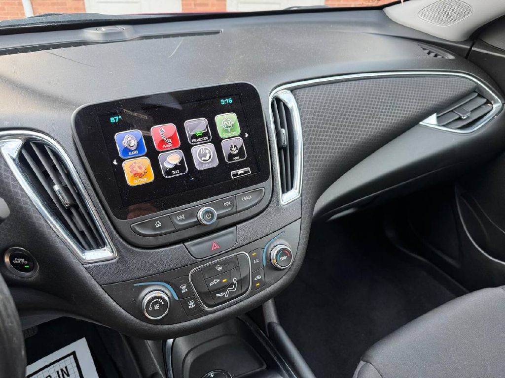 2018 Chevrolet Malibu Image 18