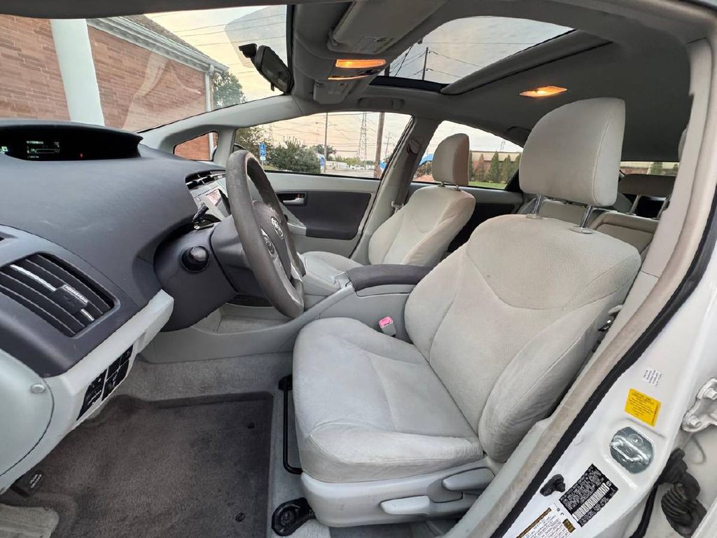 2011 Toyota Prius Image 10