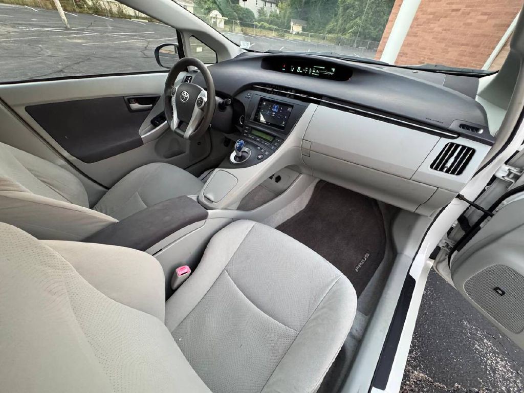 2011 Toyota Prius Image 13