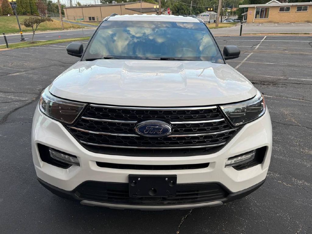 2020 Ford Explorer Image 2