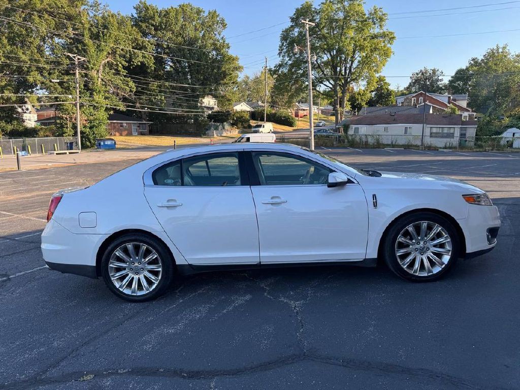 2011 Lincoln MKS Image 4