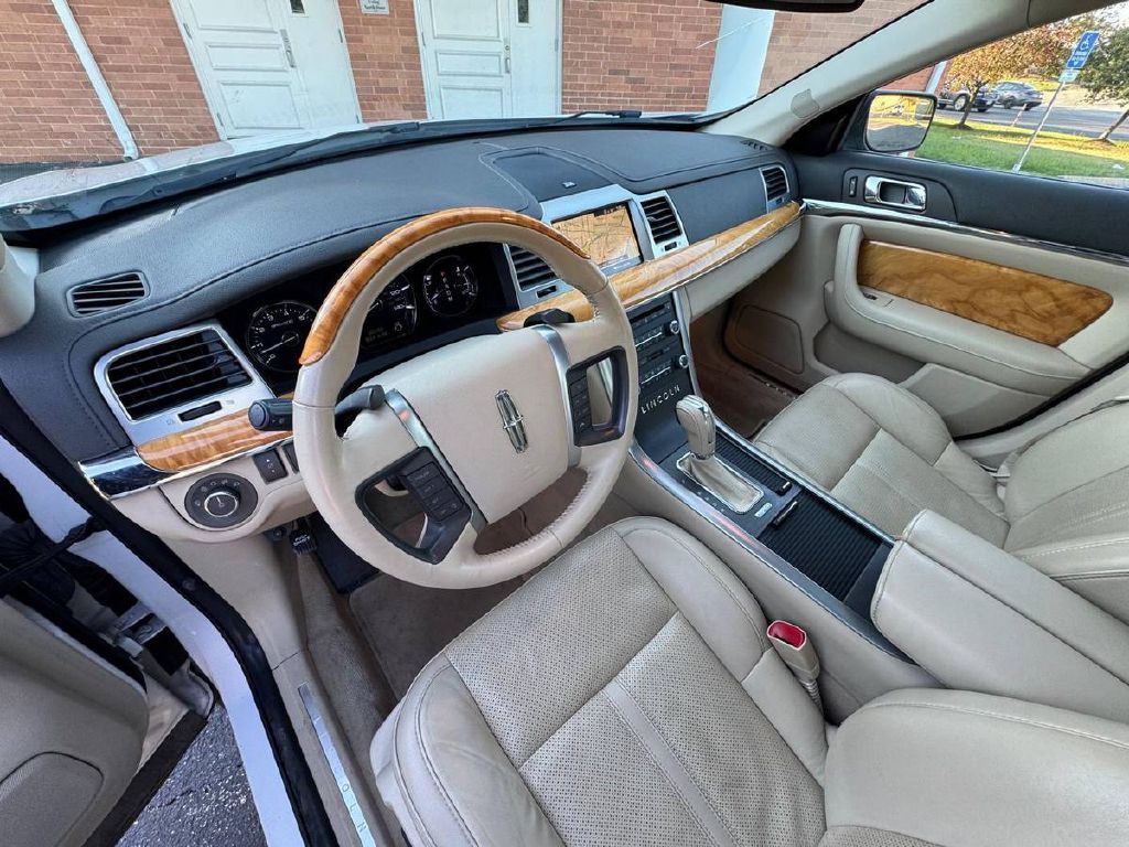 2011 Lincoln MKS Image 10